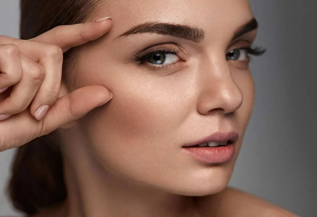 Transplantation de Poils de Sourcils